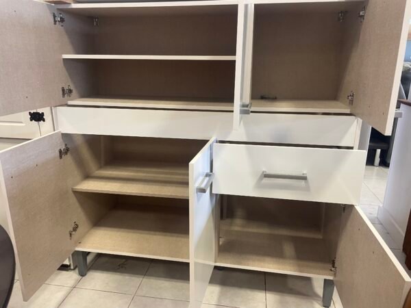 Promo de Bajo mesada con dos puertas y dos cajones, y aereo con tres puertas. Color blanco