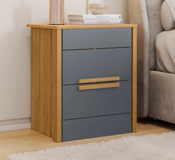 Mesa de luz Dhara en color marrón y negro con 2 cajones y estante, diseño moderno para dormitorio