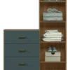 Cómoda marrón con cuatro cajones y armario con espejo, diseño moderno para dormitorio elegante"